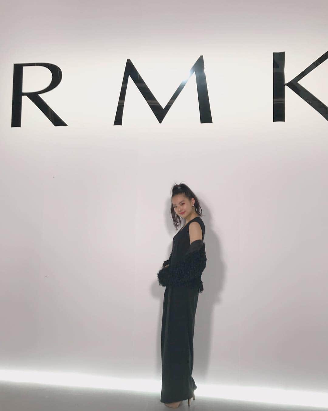 箭内夢菜さんのインスタグラム写真 - (箭内夢菜Instagram)「💝 @rmkofficial  S/S 2019 Collection"COLOR DANCE" Launch Party へ参加させて頂きました✨ 新商品がとてもかわいくて、写真も撮っていただけて楽しかったです︎☺︎ありがとうございました！  事務所の先輩の、甲斐まりかさんと♡  #RMK」12月13日 9時19分 - yumenayanai_official