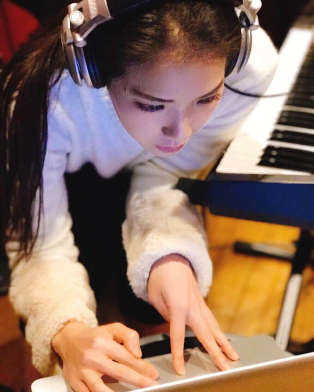 沙夜香のインスタグラム：「私自身がGoose houseで知った音楽の楽しさ、音楽は自由だ、という事。 これからはPlay.Gooseでハウスメイトみんなに伝えたい。 ‬ ‪場所は変わっても音楽への想い、みんなへの想い、仲間への想いは変わりません。 今の気持ちを新曲に込めました！ まずは12/22。大切なお知らせ用意して待っているね！  #PlayGoose‬  #sayacan」