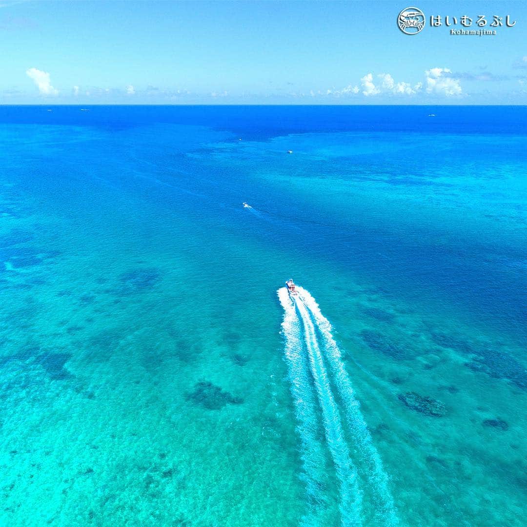 HAIMURUBUSHI はいむるぶしさんのインスタグラム写真 - (HAIMURUBUSHI はいむるぶしInstagram)「海の道…  サンゴ礁から外洋に抜ける青い道。レジャーボートが白波を引いて抜けて行きます。#沖縄 #八重山諸島 #小浜島 #サンゴ礁 #海の道 #はいむるぶし #japan #okinawa #yaeyamaislands #kohamaisland #coralsea #bluesea #islandresort #haimurubushi」12月13日 12時48分 - haimurubushi_resorts