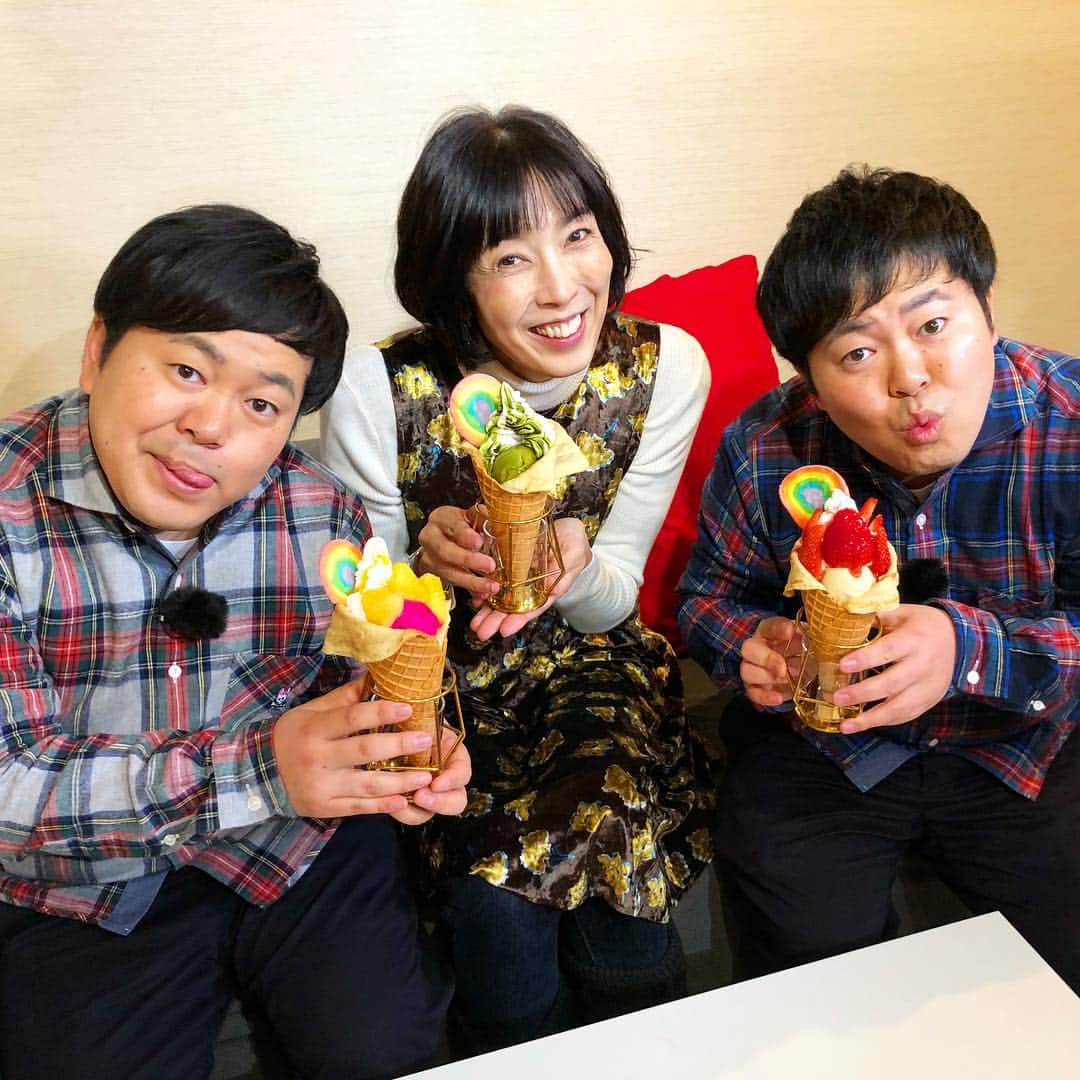 たくやのインスタグラム：「久留米市でインスタ映えスポット見つけた！ 路地裏のカワイイクレープ屋 「ハイイロ」さん  クレープ撮ってたら店長も写っちゃったw  #TVQ  #ちょっと福岡行ってきました  #大林素子 さん  #ザたっち」