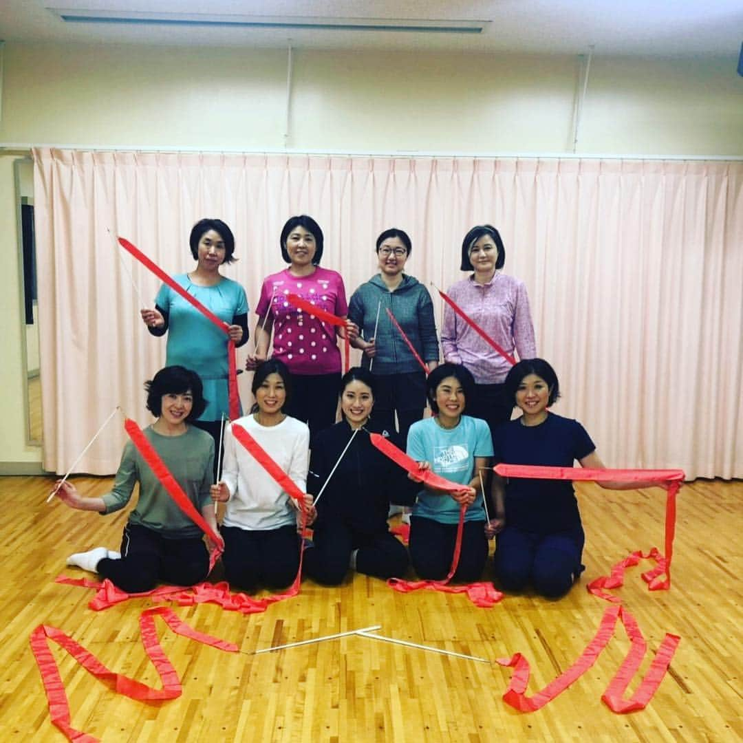 田中琴乃さんのインスタグラム写真 - (田中琴乃Instagram)「【世田谷区 美しくなる新体操メソッドレッスン】 全8回が終了しました。 ご参加くださった方々ありがとうございました😊 回を重ねるごとに参加者さんの明らかに変わっていく姿勢・表情を見て女性が自信を持つことの手助けが新体操にはあるなと確信✨加えて、スポーツには力があると感じる機会となりました。 ・ #世田谷区  #世田谷区総合運動場体育館  #世田谷区ママ  #美ボディ  #ストレッチ  #体幹  #姿勢  #レッスン  #新体操  #rhythmicgymnastics  #田中琴乃」12月13日 14時32分 - tanakakotono