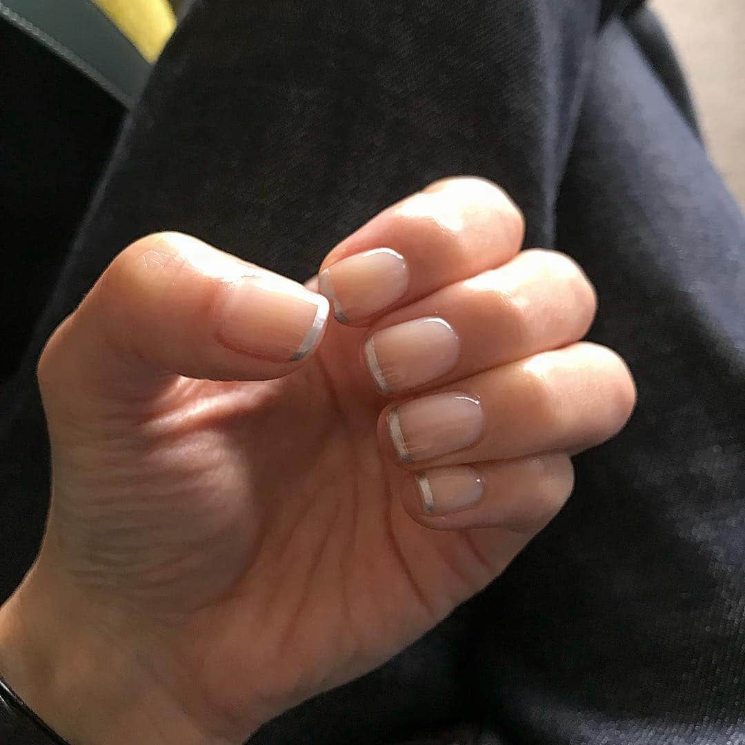 富岡佳子さんのインスタグラム写真 - (富岡佳子Instagram)「#nail  冬はこれからなのに春物の撮影に向けて…透明感のある色でいつもの細フレンチにしました。」12月13日 14時59分 - yoshikotomioka