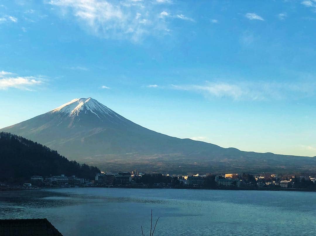 源崎トモエのインスタグラム：「✔️ 部屋から見える富士山が 本当に素晴らしかった👏👏 心が浄化される気分でした☺️ 朝に行った露天風呂からも見れて癒されました☺️☺️ #富士山#絶景」