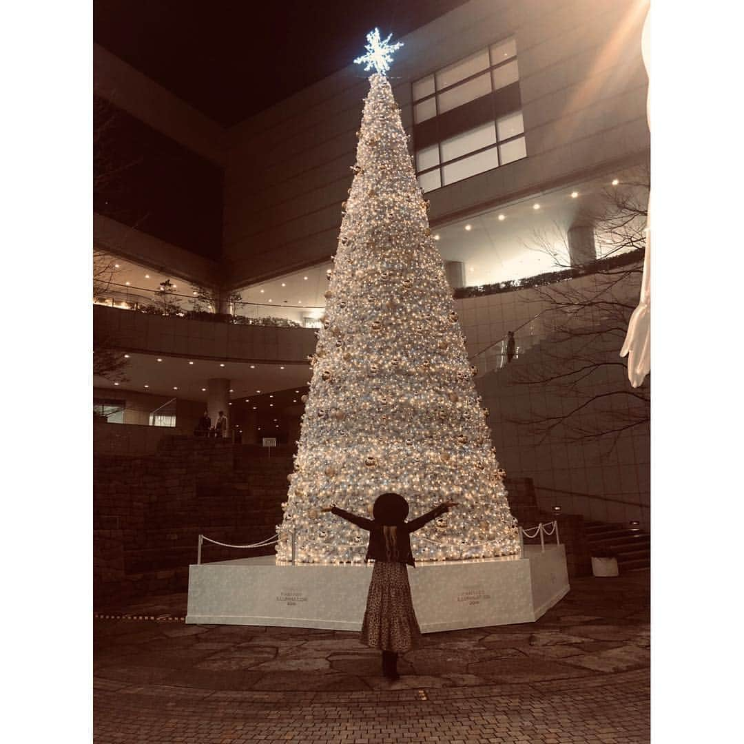 トキさんのインスタグラム写真 - (トキInstagram)「もう直ぐクリスマス🎄！！！ でっかいツリー❤️ #Aldious #アルディアス」12月13日 17時26分 - aldioustoki