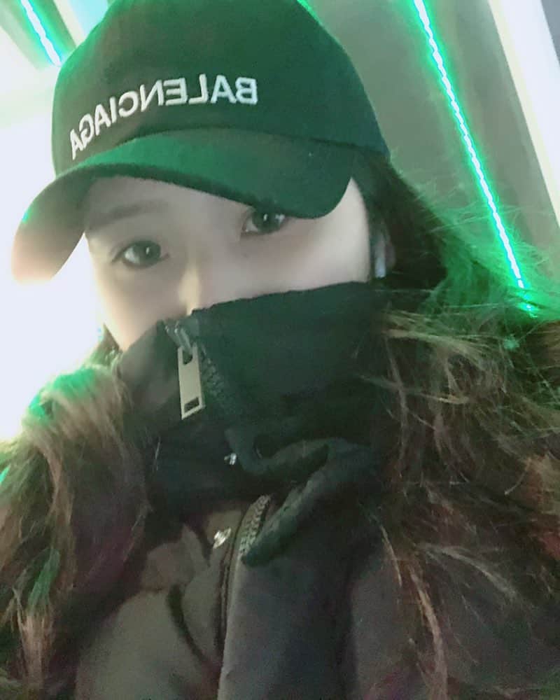 オジク のインスタグラム：「추워추워😖❄️#패딩 조아👍🏻 감기 조심해야지!! -」
