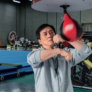 ジャッキー・チェンのインスタグラム：「Why did I become Jackie Chan? Mostly because I work very hard. When people were sleeping, I was still training.」