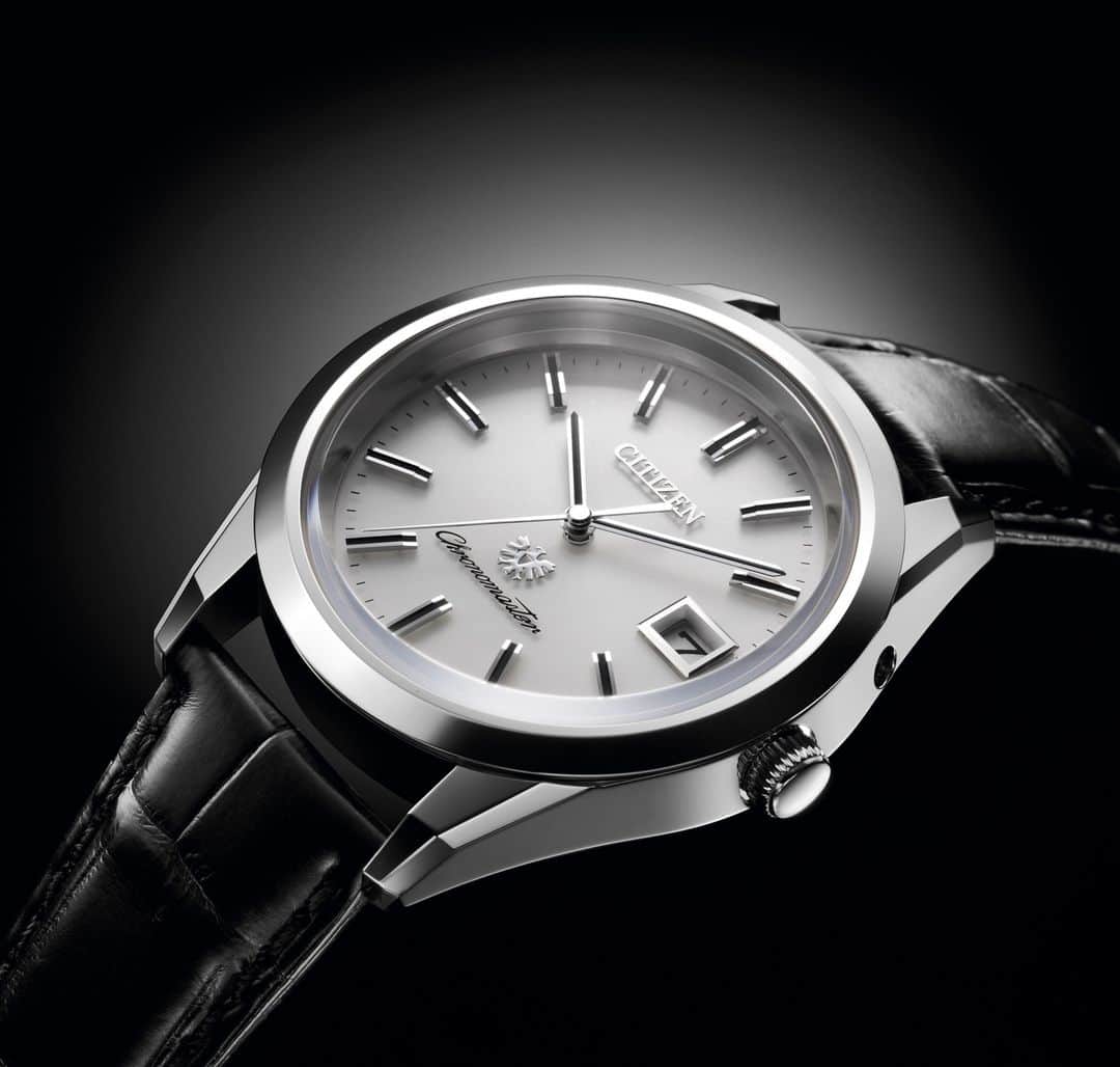 CITIZEN（シチズン時計）さんのインスタグラム写真 - (CITIZEN（シチズン時計）Instagram)「The CITIZEN "Chronomaster" . 年差5秒という超高精度エコ・ドライブムーブメントが 往年の名作のデザインをまといました。 . 1967年国産の機械式腕時計の高精度ウオッチとして名を馳せた「シチズン クロノマスター」。そのデザインを踏襲し、現代版に生まれ変わった限定モデルです。 . 【AQ4040-06A ¥300,000 ＋ 税】12月下旬発売予定 限定300本 . #citizenwatch #シチズン #citizen #thecitizen #betterstartsnow #ecodrive #watch #instawatch #腕時計 #時計好き #エコドライブ #chronomaster #クロノマスター #citizenvintage #ビジネスコーデ #ビジネススタイル #メンズコーデ #ラグジュアリーウォッチ #限定モデル #クリスマスプレゼント #プレゼント #復刻版 #レトロフューチャー」12月13日 19時00分 - citizenwatchjp