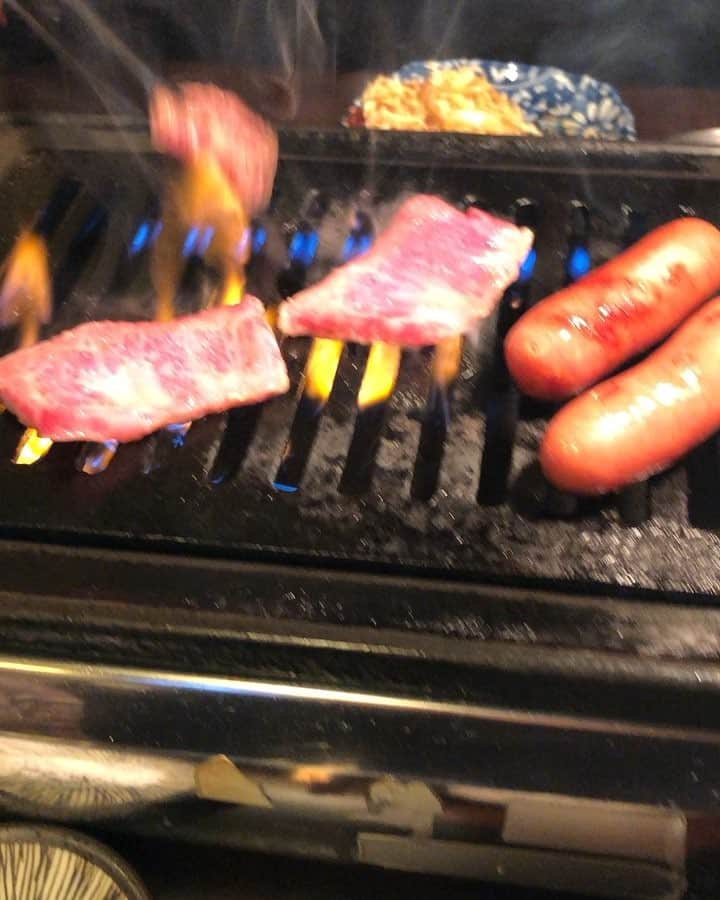 ボドカのインスタグラム：「肉を焼く」