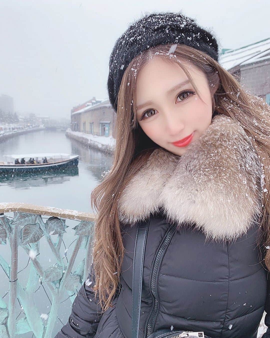 さーぽんさんのインスタグラム写真 - (さーぽんInstagram)「雪まみれ☃️❄️ 顔冷たくて、肌綺麗になりそう笑 #北海道 #雪 #小樽」12月13日 19時55分 - rk_27829