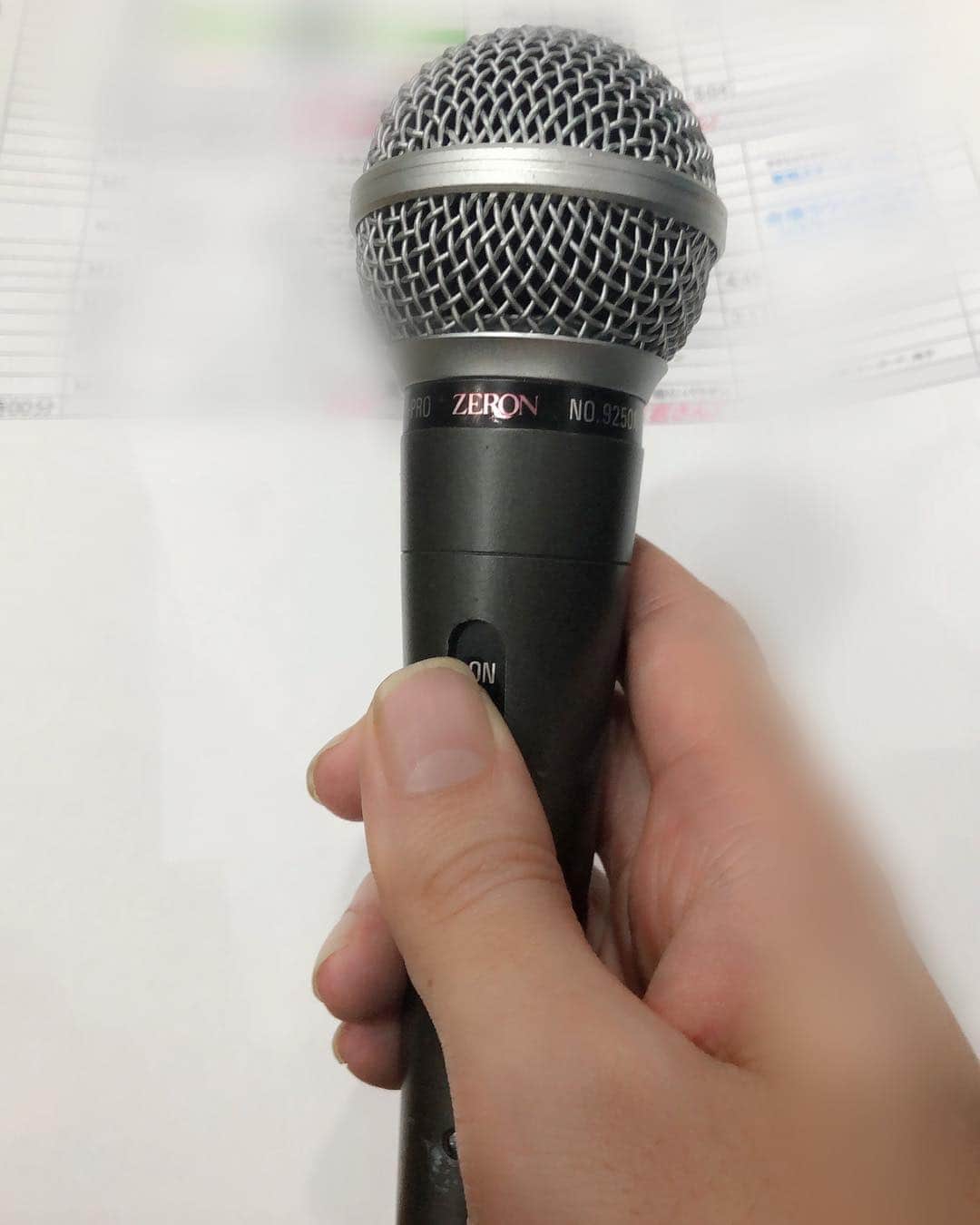 松阪ゆうきのインスタグラム：「さて今日は、 バラダンさんとのリハーサル🎤 生楽器というのは やはりいいですね！  カラオケはもちろん美しいですが、 やはり生が好きです（笑）  その時に生まれるモノって やはり生のが感じられないじゃないですかww  なんて アーティスト👨‍🎨みたいな事を言ってみる。  ついに 19日です。 あと1週間弱！  よいパフォーマンスが出来るよう モリモリ食べます（笑）  #松阪ゆうき  #リハーサル  #バラダン さん #ディナーショー  #東武ホテルレバント東京」