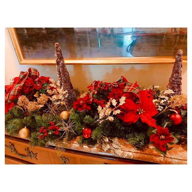 大村彩子さんのインスタグラム写真 - (大村彩子Instagram)「あぁ、クリスマスの飾りってば本当にウキウキする…🎄🎁 毎年本当に気に入ったものだけを集めてお家の飾りもアップデートしていきたいなぁ❤️ #2018#christmas#🎄#ジングルベル#モミの木#この季節がやってきた」12月13日 23時04分 - ayako_omura