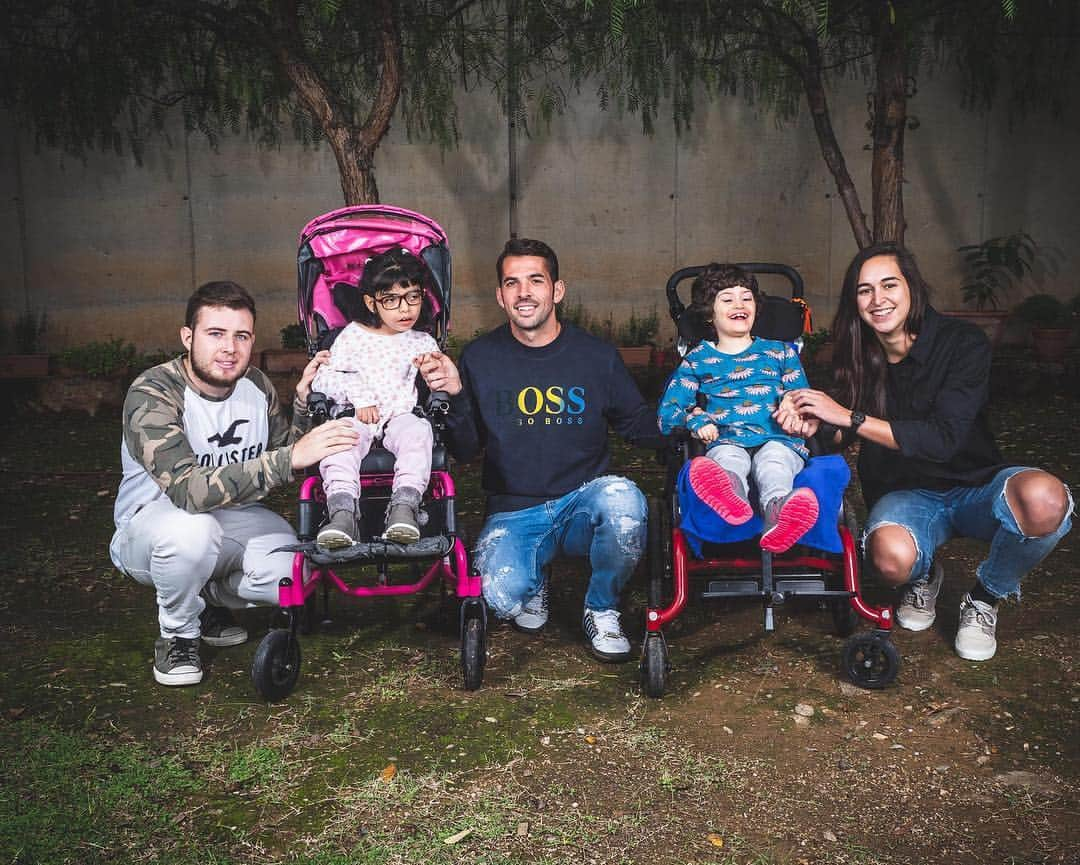 ビクトル・サンチェス・マタのインスタグラム：「En el RCD Espanyol de Barcelona, todos somos especiales. Hagamos que el 2019 sea un año único ⚪🔵 ¡Consigue el calendario solidario!  De venta en la FAN ZONE y en el RCDE Stadium el domingo 16 de diciembre y los días de partido, a 5 euros.  #RCDE | #Volem | #EspanyoldeBarcelona」