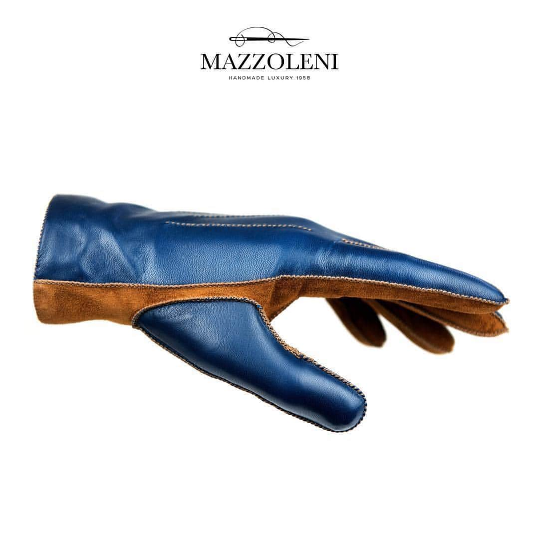 マッツォレーニさんのインスタグラム写真 - (マッツォレーニInstagram)「Every Mazzoleni glove contains surprising craft details that amaze and embellish the wearer. #mazzolenigloves #mazzolenicons #mazzolenigloves #creed #gloves #dandy #sartorial #leathergloves #pitti #gentleman #italianstyle #driving #sartorial #vintage #artisan #classicelegance #handmade  #luxury #luxurylife #dandystyle #가죽장갑 #dapper #bespoke #dandy」12月14日 0時42分 - mazzolenigloves