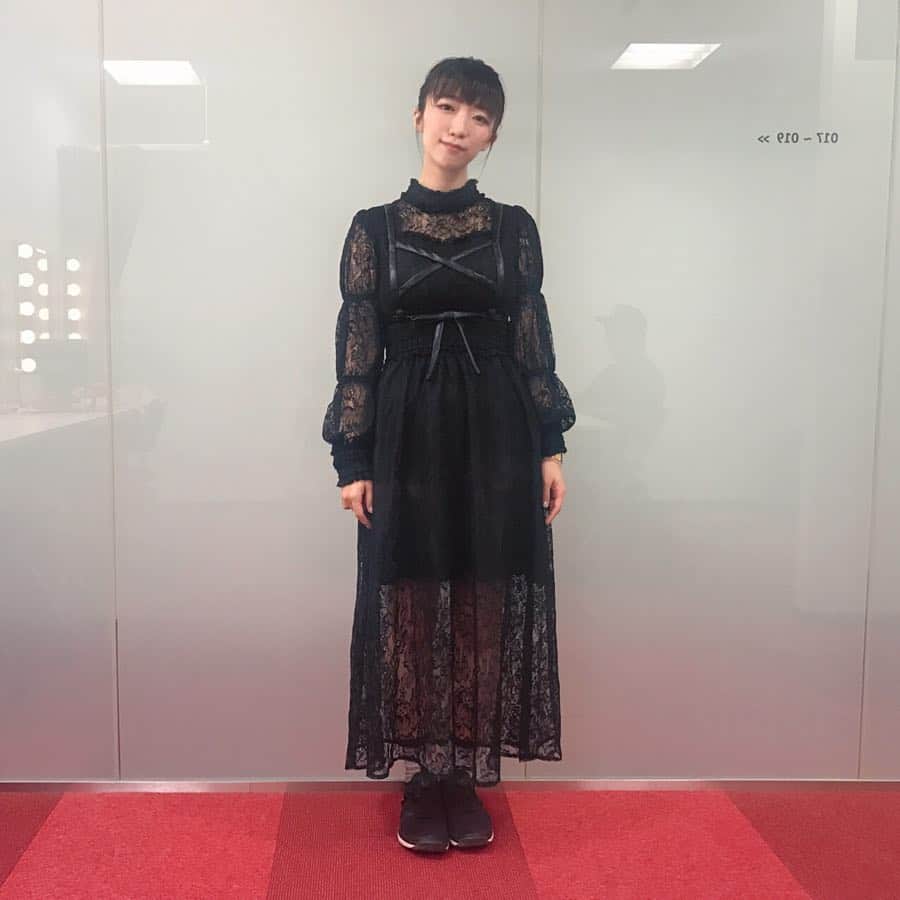 ぱいぱいでか美のインスタグラム：「今年の写真今年の内にシリーズ。 田代まさしさんゲスト回の月曜TheNIGHTの時はJamieエーエヌケーのワンピでした。 ꙳ #onepiece #harness #jamieエーエヌケー #俺はインスタグラマーになりてぇ ꙳ レースが可愛い！ ハーネスもJamieさんです！ フワッとした作りだけどウエスト締まってるのと ハーネスのおかげでなんか良い感じに見えます、ありがとう！ . 普段は生放送なんだけど、この時の回は収録でした。 だから収録前で顔が緊張してる。笑 なんなんだこの表情。 田代まさしさんだからこそ伝えられる薬物の怖さを教えてもらった貴重な日でした！ 収録中はいろいろご無礼してしまいましたがとても優しくして頂きました…！ AbemaTVは大体1週間は無料配信されてますが、 期間をすぎたものもAbemaビデオの有料会員になれば基本的にはアーカイブご覧いただけます！ 私は有料会員になるのが好きなので、もちろん有料会員です。 #有料会員になるのが好き」