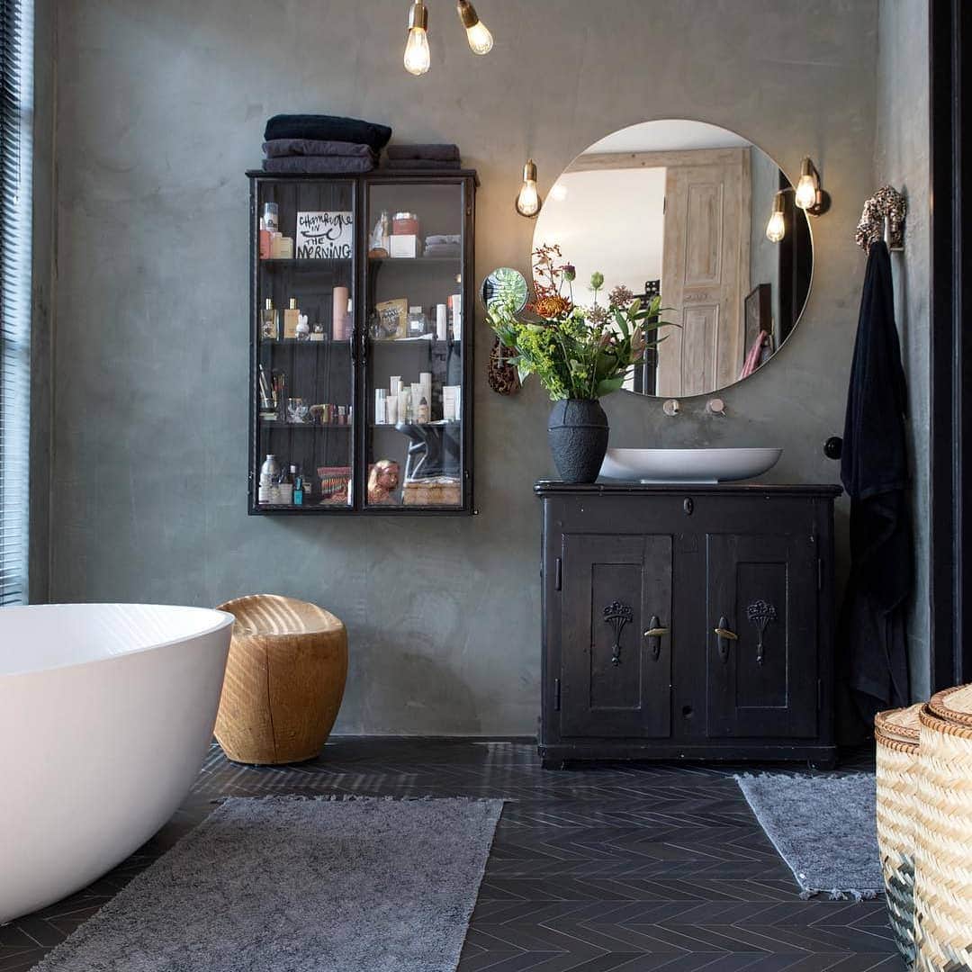 Interior123.com のインスタグラム：「This dark grey bathroom is interesting mix of styles. There are a lot of geometric shapes, from the circular mirror to the herringbone tiles and they all add character to this space. • • Via: @loods5 • • #decor #bathroom #bathroomart #bathroomdecor #bathroomdesign #bathroomideas #bathroominspo #bathroomremodel #bathrooms #luxurybathroom #archidaily #archilovers #art #deco #design #designer #home #inspiration #interiors #interiorstyle #interiorstyling #roomdecor #homedecoration #homedesign #homestyle #instahome #interiorarchitecture #interiorinspiration #simpledecor #simpledecoration」