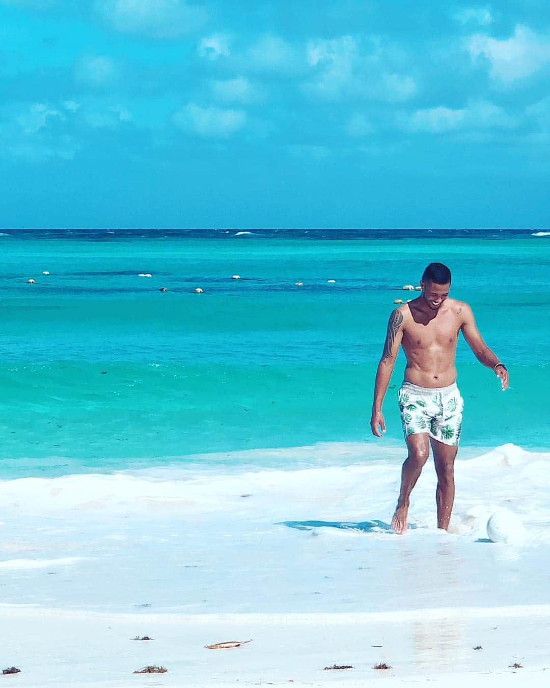 フェリペ・ガルシアのインスタグラム：「La playa 🏝⚽️」