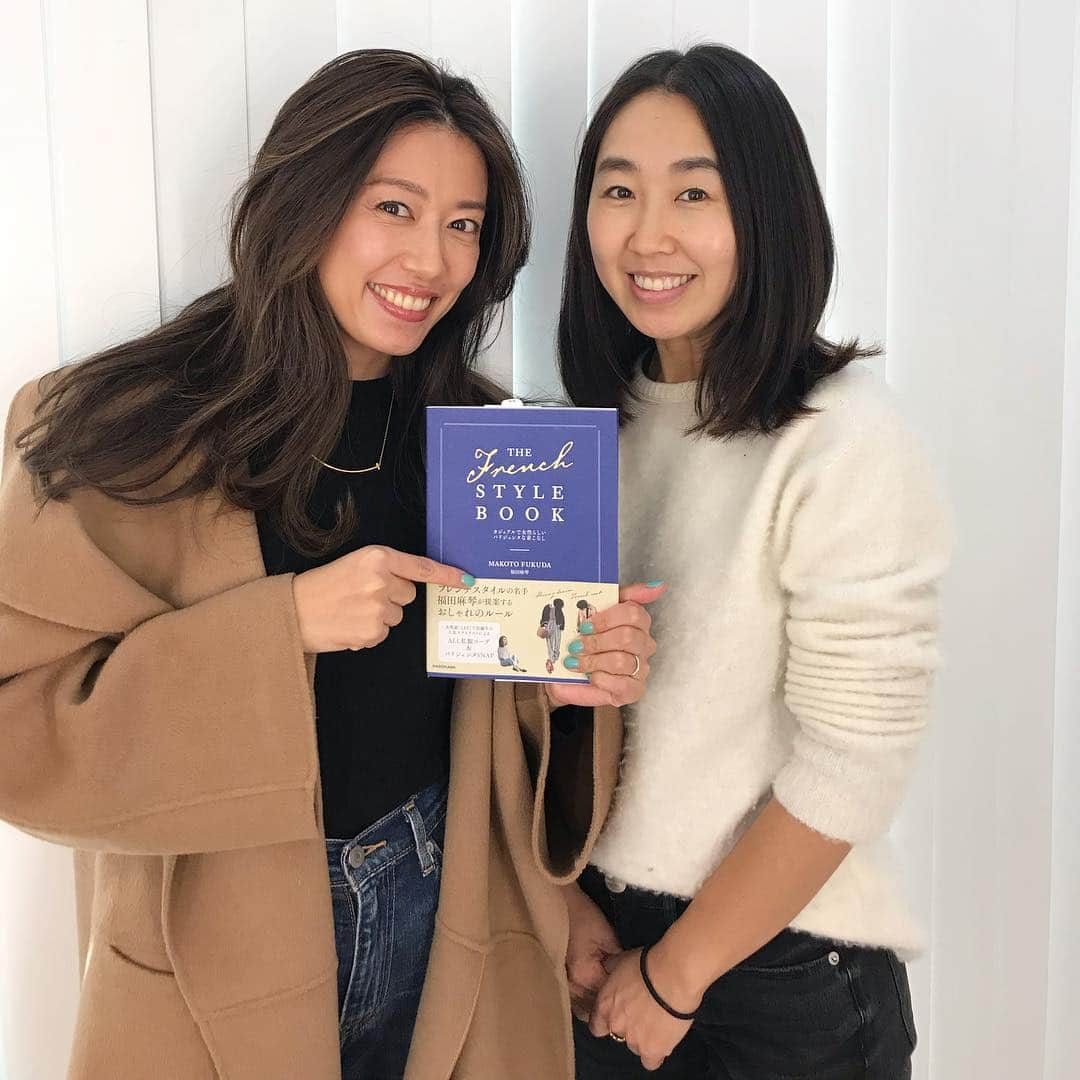 里田まいさんのインスタグラム写真 - (里田まいInstagram)「今日は、雑誌LEEさんの撮影でした。 スタイリストの福田麻琴さん @makoto087 に、本をいただきました！  1冊目も普段のコーディネートの参考にさせていただいているので、今回の本も、とても楽しみです( ͡° ͜ʖ ͡°) 麻琴さん、ありがとうございます😊  @magazinelee  #magazinelee  #福田麻琴 さん」12月14日 16時23分 - maisatoda_official