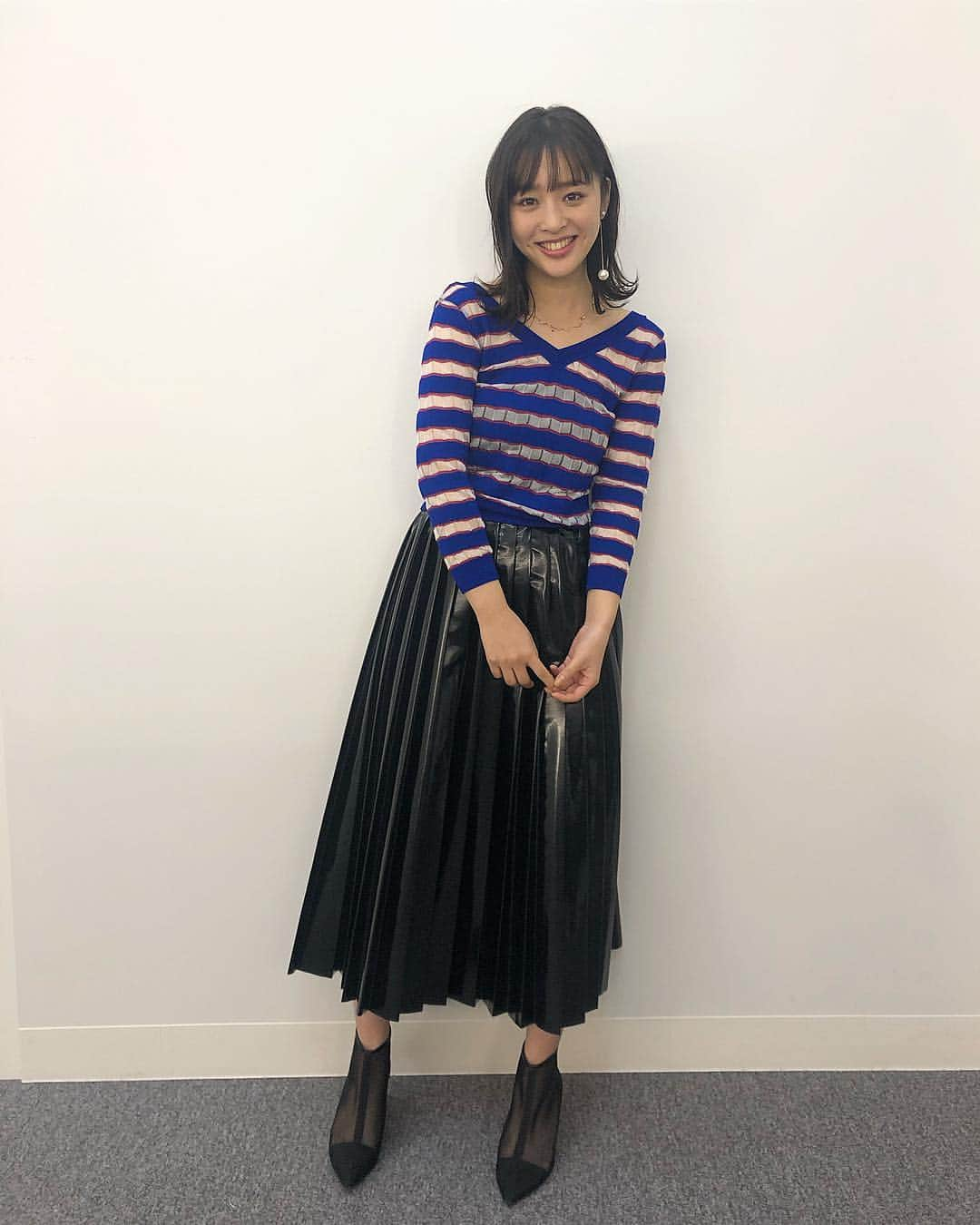 神部美咲さんのインスタグラム写真 - (神部美咲Instagram)「恋んトスも、もう第11話です！！ 私の恋愛観も出てきちゃったりしてますがw ぜひ、みてください！！ 衣装 👚&👗 @pinkoofficial 👠 @randa_pic 💁‍♀️ @natsumi_knst  #PINKO #RANDA #恋んトス」12月14日 14時09分 - jimbu_misaki