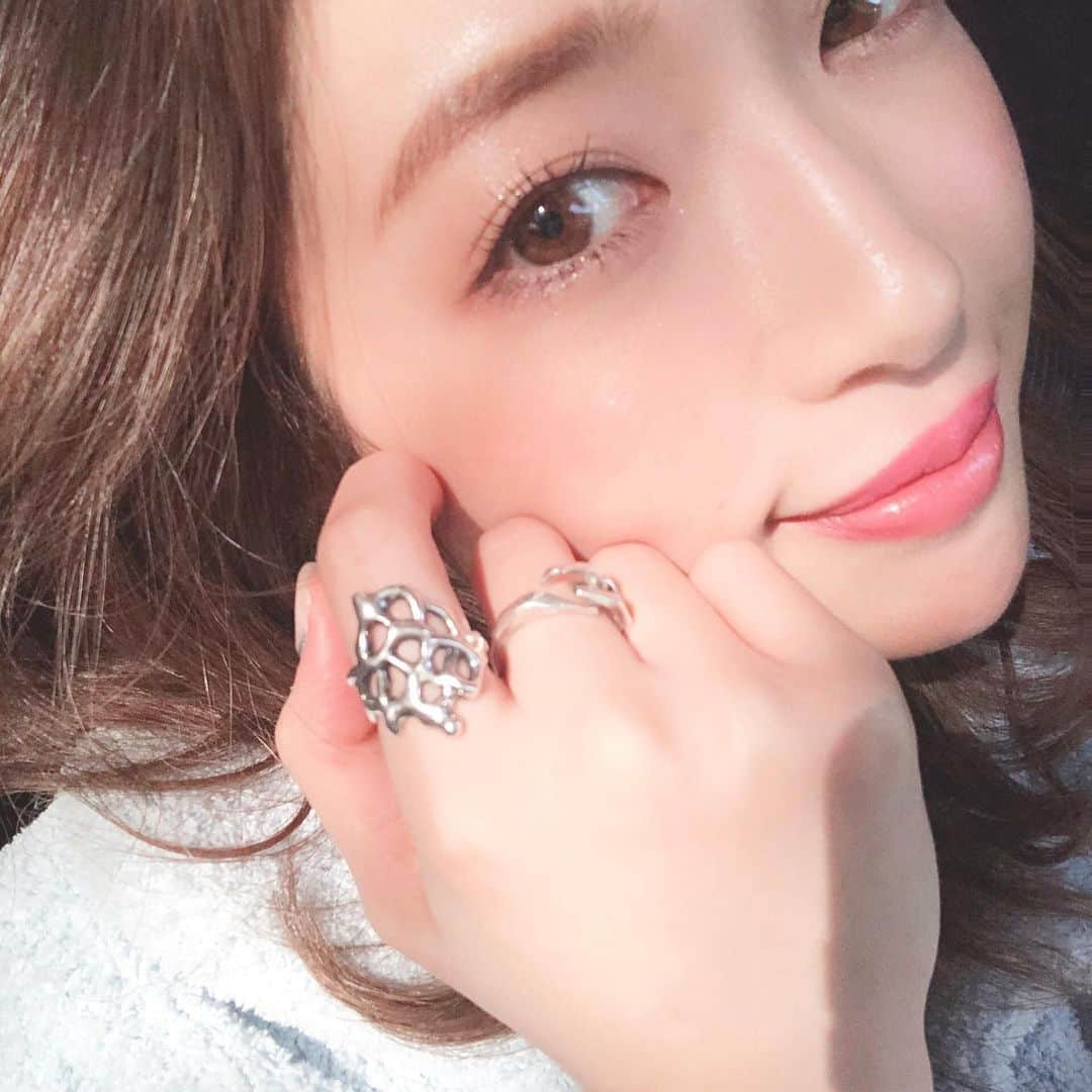 舟山久美子（くみっきー）さんのインスタグラム写真 - (舟山久美子（くみっきー）Instagram)「メンズライクなアクセサリーもすき💋❤️ @lemontree_official  お揃いでつけても可愛いだろうなぁ☺️✨✨ #アクセサリー #シルバーアクセサリー  #レモンツリー」12月14日 17時10分 - kumikofunayama