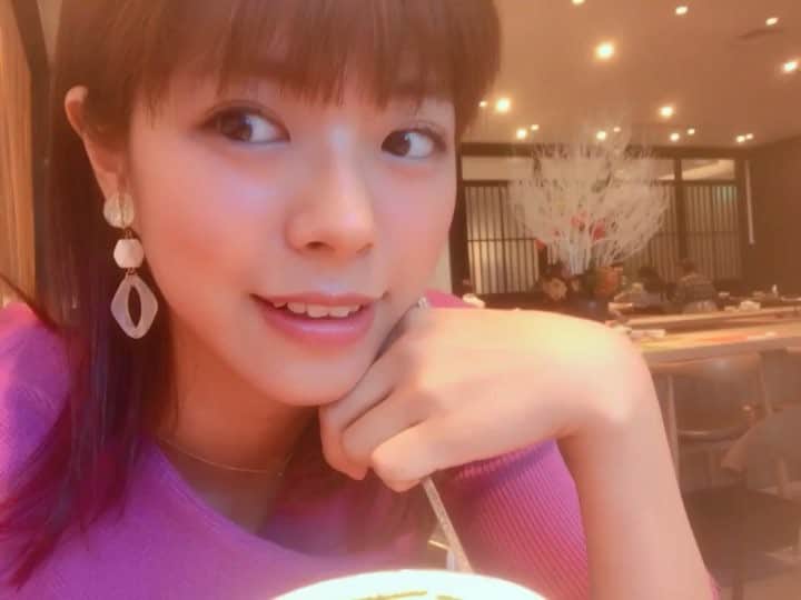 わちみなみのインスタグラム：「マネージャーさんと仕事の合間に30分ぐらいで、﻿ ﻿ GINZA SIXの中村藤吉で﻿ まるとパフェ☺️💗﻿ 2年ぶりぐらいにパフェ！﻿ 美味しすぎた〜😭✨﻿ 抹茶だいすきだからうれしい💝﻿ 白玉も100個食べられる〜😭😭﻿ あられとかもはいってて美味しかった〜❗️﻿ ﻿ そして、ひさしぶりに人に写真撮ってもらった気がする、、笑﻿ ﻿ 今日は本当に楽しすぎる収録があったので、﻿ 幸せいっぱいです！﻿ ﻿ #わちみなみ﻿ #銀座﻿ #GINZASIX﻿ #まるとパフェ」