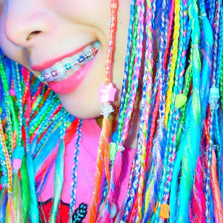 紅林大空さんのインスタグラム写真 - (紅林大空Instagram)「🌈👄🌈 #kawaii #decoragirl #harajukufashion  #colorful #colorfulhair  #cutestyle  #kurebayashi_orthodontics #紅林大空の歯列矯正 #紅林の派手髪生活 #派手髪 #ブレイズ #braids #braidstyles #braidshair」12月14日 20時17分 - kurebayashiii