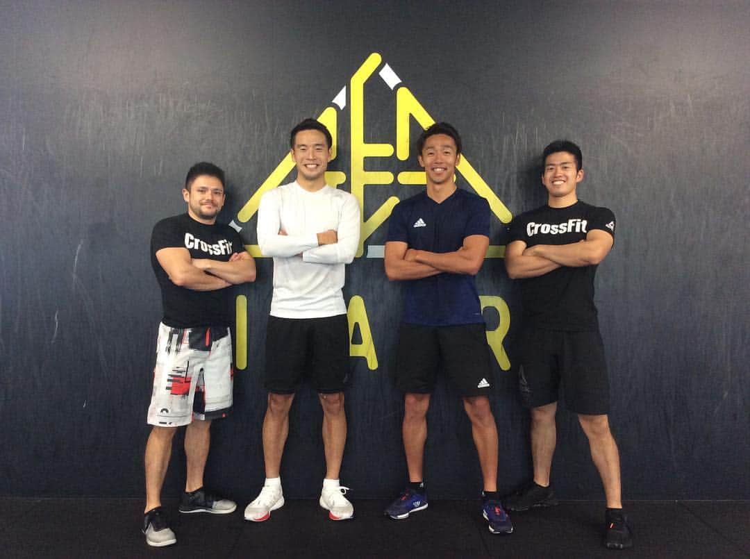 清武弘嗣のインスタグラム：「Training!!!!! 自分の限界、自分の弱いところ、体の使い方、たくさん自分の事を知れた３日間でした。 出会いに感謝。 継続💪 . #kitaeru #虎ノ門#クロスフィット #本当にきつかった #達成感 #kobaトレ #体の使い方#ブレすぎ #まだまだ伸びしろありということ #curryburst #kitaeruの裏の駐車場 #ドイツを思い出した#うまい #筋肉痛との戦い#充実 #本当にありがとうございました」