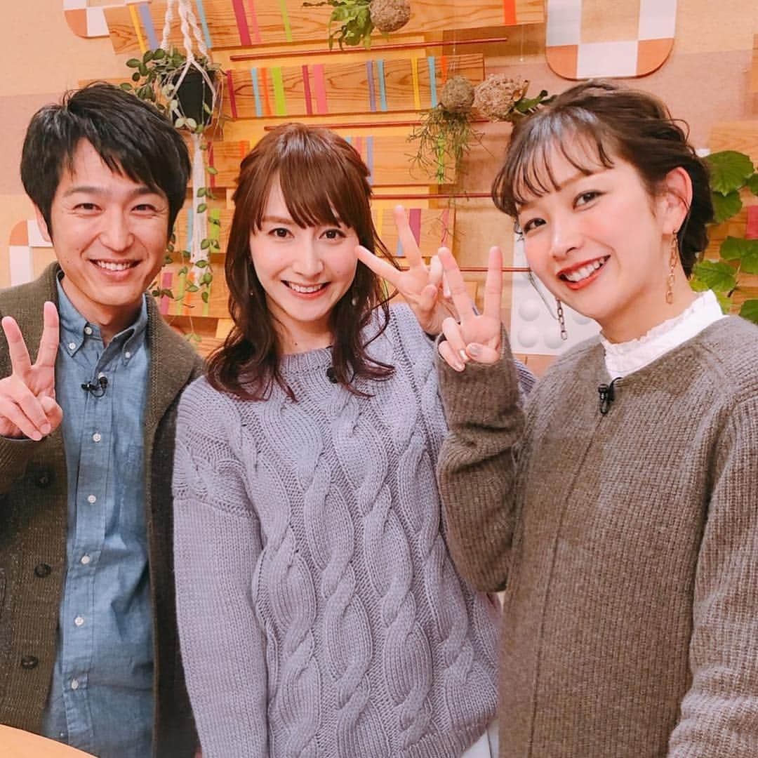 中上真亜子さんのインスタグラム写真 - (中上真亜子Instagram)「このあと正午からKBCロンプク淳だよっ🥳この乾杯からの深夜ロケです🍷淳さんったら、わたしのでっかい耳をグラスと思っちゃってるのかな、乾杯されちゃってるよ😂ミステイクミステイク😂やばみー😂 #つらみ そして今朝のKABくまパワプラスの生放送だったよ、見てくれた方いるかな🎅Do As Infinityさんの生歌もあってとっても楽しい時間でした🥰もうクリスマスだあ🎄  さーーーーて これから移動してドォーモのロケだよ 何するんだろう🥺こわたん」12月15日 11時02分 - maako_nakagami