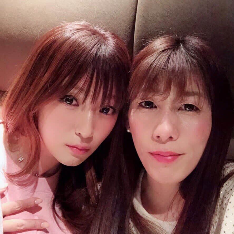 深田恭子のインスタグラム：「久々に吉田沙保里ちゃんに会えました❣️マイナス思考になりがちな私を沙保里ちゃんはいつもスーパーポジティブな力で引っ張って行ってくれます😢💪遅くなってしまってごめんねとお誕生日のお祝いもしてくれました💕あぁまた毎日ドラマの撮影頑張れます‼️ #どうしたらいいかな #来年はマイナス思考治したい #皆様は力もらえる人いますか？ #初めて恋をした日に読む話 #はじこい #吉田沙保里 さん #kyokofukada」