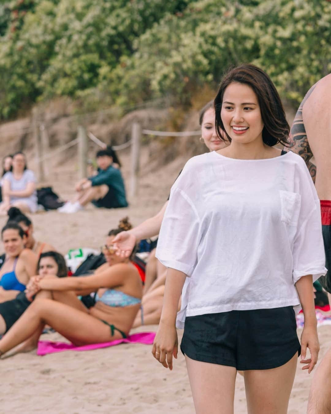 新谷あやかさんのインスタグラム写真 - (新谷あやかInstagram)「Long bay. ☆  Beach volleyball. ☆  Aspire2の学校行事でlong bayに行ったよ☺️ 最高に楽しかった！！！ ☆  #新谷あやか #しんやあやか  #shinyaayaka  #actress  #女優 #タレント #スポーツ女子 #語学学校 #語学留学 #ニュージーランド #ニュージーランド留学  #ニュージーランドホームステイ #オークランド #クライストチャーチ #ビーチバレー #nz🇳🇿 #newzealand  #christchurch  #auckland #longbay #aspire2 #aspire2international #beachvolleyball #beachgirl #volleyball #kiwi #englishlesson  #英語が好き」12月15日 7時25分 - shinya.ayaka