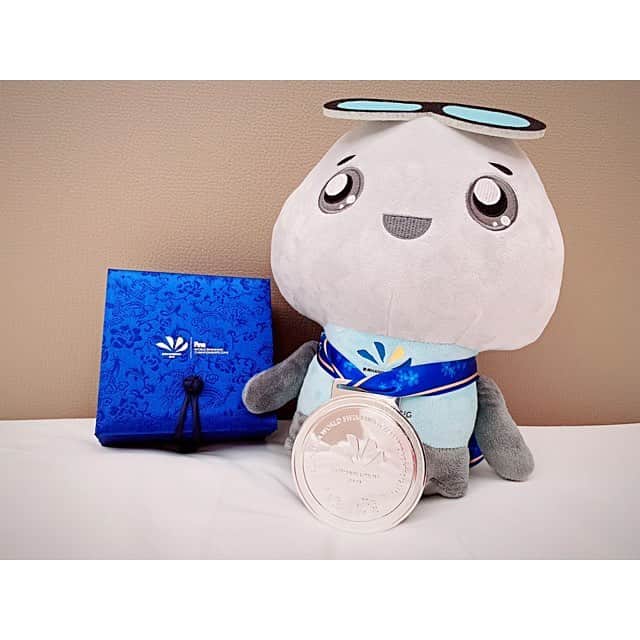 今井月さんのインスタグラム写真 - (今井月Instagram)「昨日ですが、世界短水路選手権100m個人メドレーで銀メダル獲得できました！🥈タイムは少し悔しいですが、初めて世界大会でメダルを獲れて自信になりました‼️まだレースが残ってるのでそこに向けてまた頑張ります☺️✨応援ありがとうございました❣️ . #worldchampionship #hangzhou #100individualmedley #silvermedal #tobiuojapan」12月15日 9時06分 - runa_imai