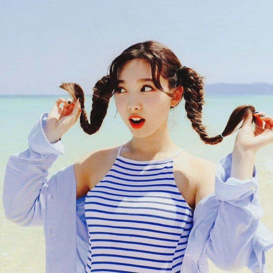 ナヨンさんのインスタグラム写真 - (ナヨンInstagram)「🐰 [Scan] Jihyo's Photobook - Swipe swipe 🌊 #TWICE #트와이스 #NAYEON #나연」12月15日 9時13分 - twicenayeon