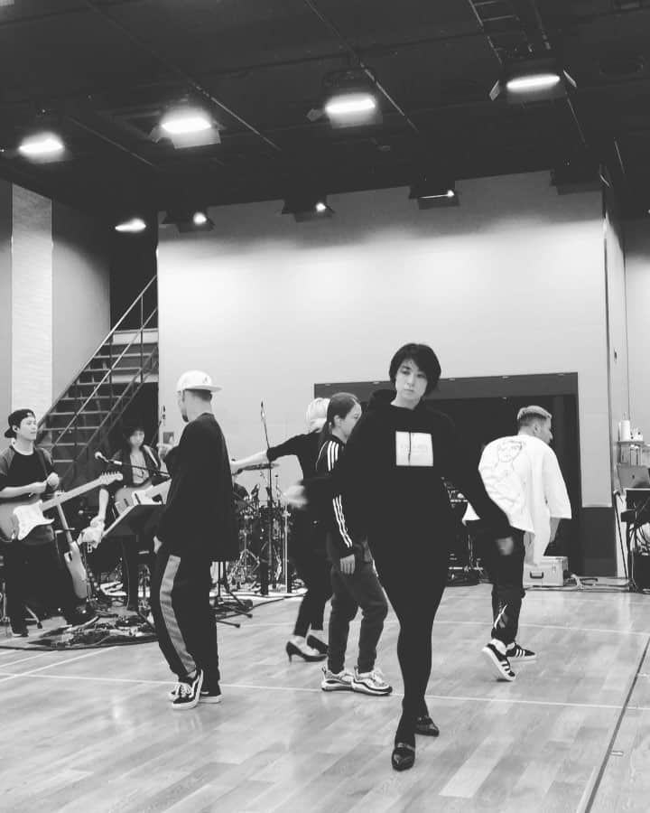 BoAのインスタグラム：「なんでしょ🤔🤔 이게 뭘까봉가??」