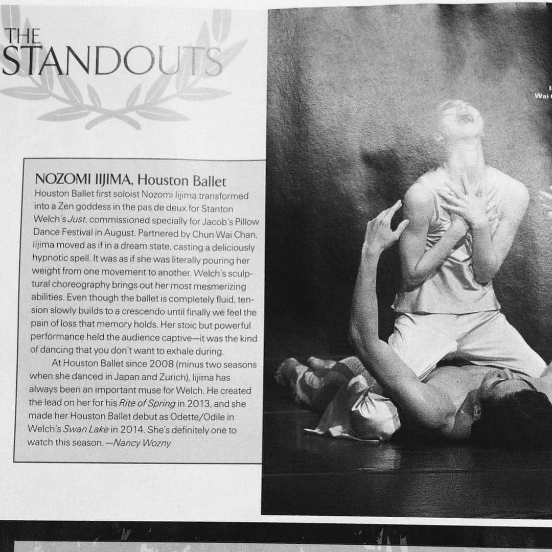 飯島望未さんのインスタグラム写真 - (飯島望未Instagram)「Thank you @pointemagazineofficial for the feature. I’m honored.  Loved every moment on stage.  #StandoutPerformances  @houstonballet  I was so exhausted from being emotional every time I danced this “Just” created by #StantonWelch but I think I encountered a new set of values for dance by this piece. I am proud of my job which can share the things and feelings I’ve experienced in my life with audience and express those by dancing and enrich the sensibility of the people. 発売中のポイントマガジンで スタンドアウトパフォーマンスに選んで頂けました。 傑出した演技をした人達が選ばれる中私も選んで頂けて光栄です。 すごく感情的な作品で舞台の上で毎回作品が終わる頃には涙が止まらずショーが終わった後は本当に疲れていて、でもそれが私にとって誰かに何かを踊りで伝えるって事が一番好きな事だと気づきました。 自分が今まで人生で経験してきた色んな感情をお客さんと共有出来る。 舞台芸術というアートで 観ている方々の感性を豊かに出来る素晴らしい職業に就けて本当に幸せです。プロだから玄人の目線を気にしがちですがやっぱりお客さんの素直な反応が一番嬉しいものです。」12月15日 13時59分 - nozo0806