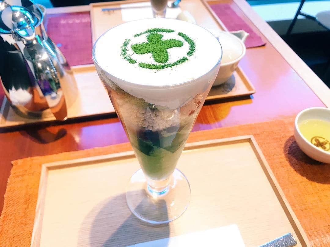 わちみなみのインスタグラム：「昨日あげわすれていた！栗と白玉🌰ずっと食べてたーい☺️横にちょっとうつってるお茶がめっちゃ美味しかった😭美味しいお茶は心が落ち着きますね✨✨ #まるとパフェ #銀座 #ginzasix」