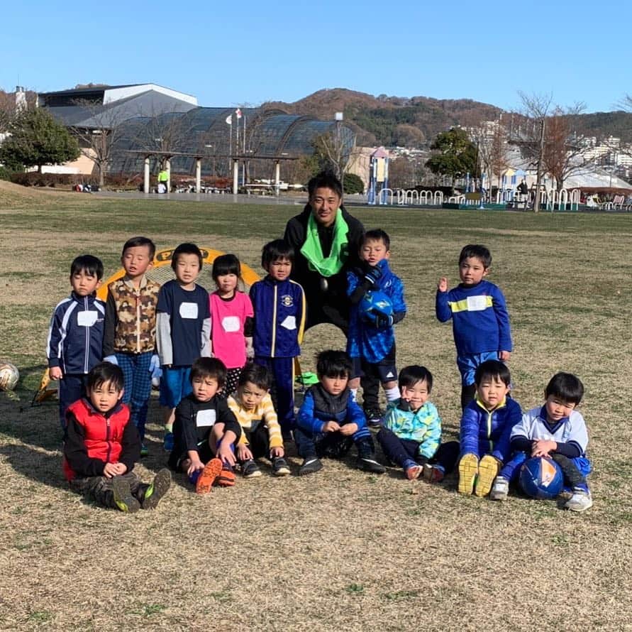 永里源気のインスタグラム：「寒い中幼稚園クラスご参加いただきありがとうございました！  今後もイベントの告知等はInstagram、Facebook等で告知していきたいと思いますのでフォローよろしくお願い致します🙇‍♂️ またのご参加お待ちしています！ #厚木 #厚木市 #サッカー教室 #サッカー遊び」