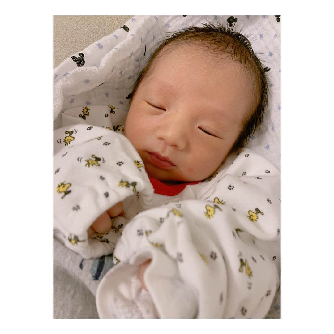 辻希美さんのインスタグラム写真 - (辻希美Instagram)「色んな顔をしてくれて見ていて全然飽きない👶💕" #第4子 #三男 #幸空#こあ #色んな表情 #可愛い #可愛いの言葉しか出ない #1日何回言ってるんだろ #生後1週間 #早いなぁ」12月15日 17時22分 - tsujinozomi_official