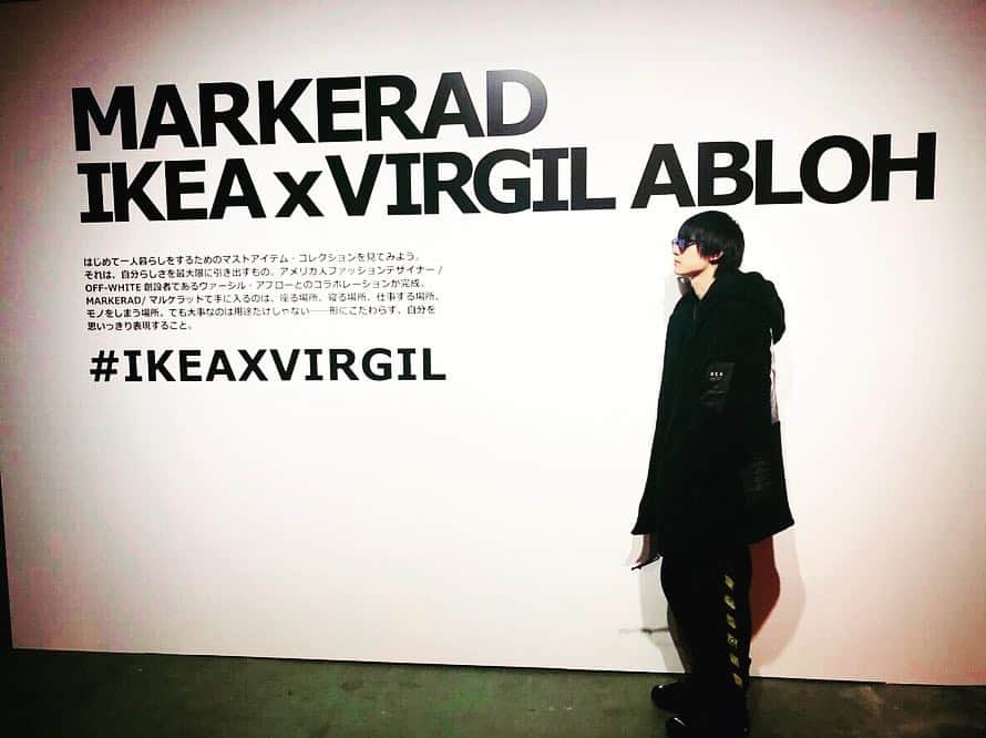 桜田通さんのインスタグラム写真 - (桜田通Instagram)「VIRGIL ABLOH × IKEA "STILL LOADING" 刺激的な展示空間とOff-WhiteのデザイナーVIRGILさんのトークショーが観れてよかった。欲しかったラグも手に入った👽 VIRGILさんはこれからのLOUIS VUITTONも楽しみ。 #ikeaxvirgil #stillloading #IKEA #virgilabloh #offwhite #louisvuitton」12月15日 17時31分 - dorisakurada