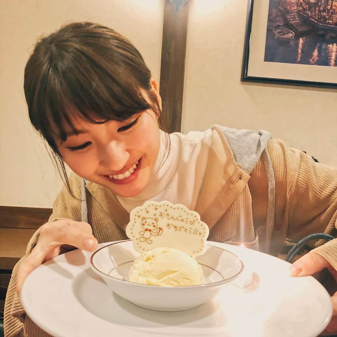 井上小百合 1st写真集【公式】さんのインスタグラム写真 - (井上小百合 1st写真集【公式】Instagram)「写真集のスタッフのみなさんが、お誕生日のお祝いをして下さいました！ 改めて、素敵な人達と素敵な作品が作れたんだなあと、温かい気持ちになりました  #井上小百合 #存在 Amazon→goo.gl/LupRhT  セブン→goo.gl/jD3GB6  楽天→http://ur0.biz/Ok0Q hmv→goo.gl/KSoxNN」12月15日 18時15分 - sayunyan_nogizaka