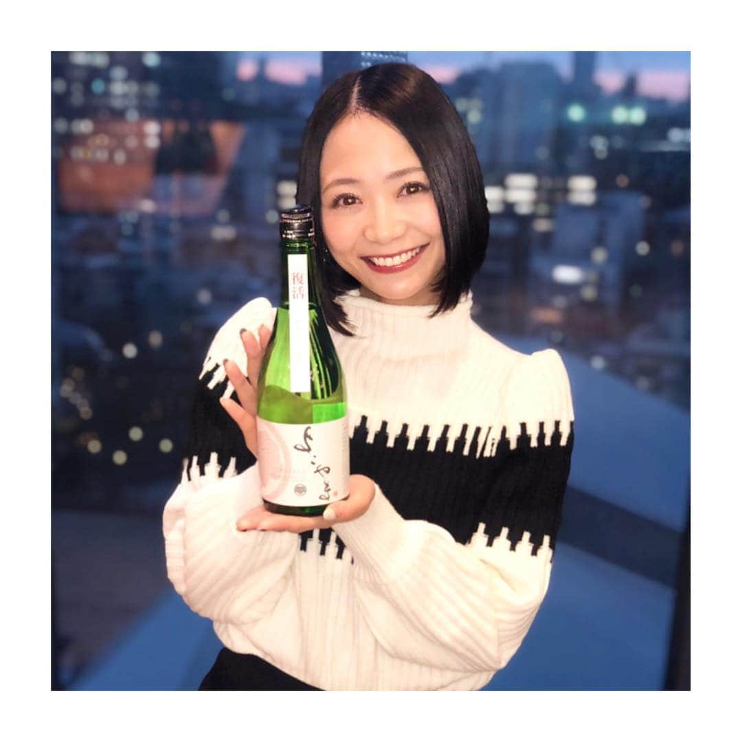 緑川静香さんのインスタグラム写真 - (緑川静香Instagram)「【しーたん日本酒録】  長崎 壱岐島 重家酒造 よこやま SILVER  フレッシュ＋ジューシー、芳醇タイプのお酒。  人と人にも化学反応はある。なんか波長が合うなとか、分からないけどこの人好きとか、不思議よねー、なんてそんな答えのない話をしながらそれぞれの酵母の違いを楽しみたいね。フレンチとか食べちゃったりしながら。  #しーたん日本酒録 #唎酒師 #日本酒 #日本酒女子 #長崎 #壱岐島 #重家酒造 #よこやま #横山五十 #sakemaster #japanesesake #sake #silver  #日本で一番新しい日本酒 #お披露目会に行ってきましたよ #28年ぶりに復活した酒蔵さん #明治時代には壱岐島には17蔵もの酒蔵があった #平成2年には0に #満を持して今年復活 #よこやまシリーズ  #全5種類 #酒米は山田錦 #いずれは壱岐の山田錦で作りたいそう #酵母違い  #7号酵母 (白短冊) #18、14酵母(赤短冊) #18、9号酵母(黒短冊) #18、10号酵母(緑短冊) #個人的には火入れの赤ラベルがすき #それぞれの個性が出ていて飲んでて楽しい」12月15日 18時16分 - midorikawa_shizuka