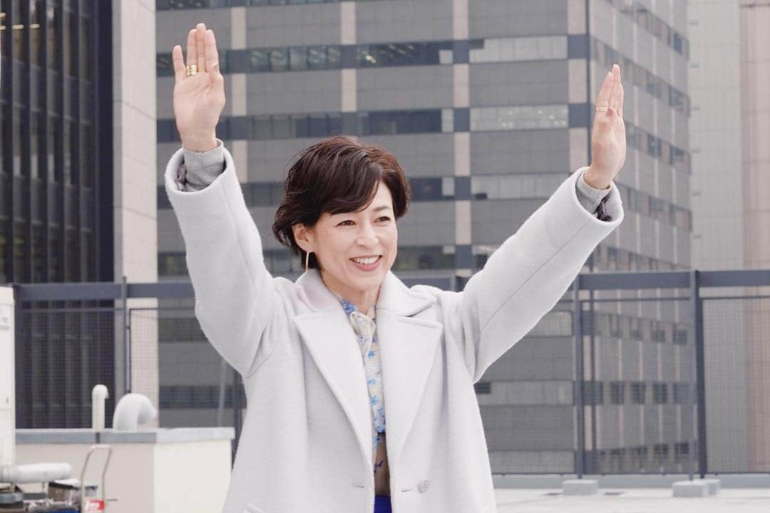 フジテレビ「SUITS/スーツ」さんのインスタグラム写真 - (フジテレビ「SUITS/スーツ」Instagram)「.﻿ ‪ ‪＼＼㊗️クランクアップ㊗️／／‬﻿ ﻿ ‪👩🏻‍💼幸村チカ役 #鈴木保奈美 さん👠‬﻿ ﻿ ‪「今回、共演シーンが多かったので、“織田節”を堪能致しました(笑)最終話は、解決に向かう部分と、まだまだこの後どうなるんだろうというそれぞれの人間関係が、良い按配で熟成していきます。」‬﻿ ﻿ ‪#ドラマスーツ #最終回まであと2日‬﻿ ‪#SUITS #スーツ #ドラマ﻿﻿﻿﻿﻿﻿﻿﻿﻿﻿﻿﻿﻿﻿﻿﻿﻿﻿﻿﻿ #織田裕二 #中島裕翔 #新木優子 #中村アン #磯村勇斗 #今田美桜 #小手伸也 #鈴木保奈美 #月9‬」12月15日 18時24分 - drama_suits