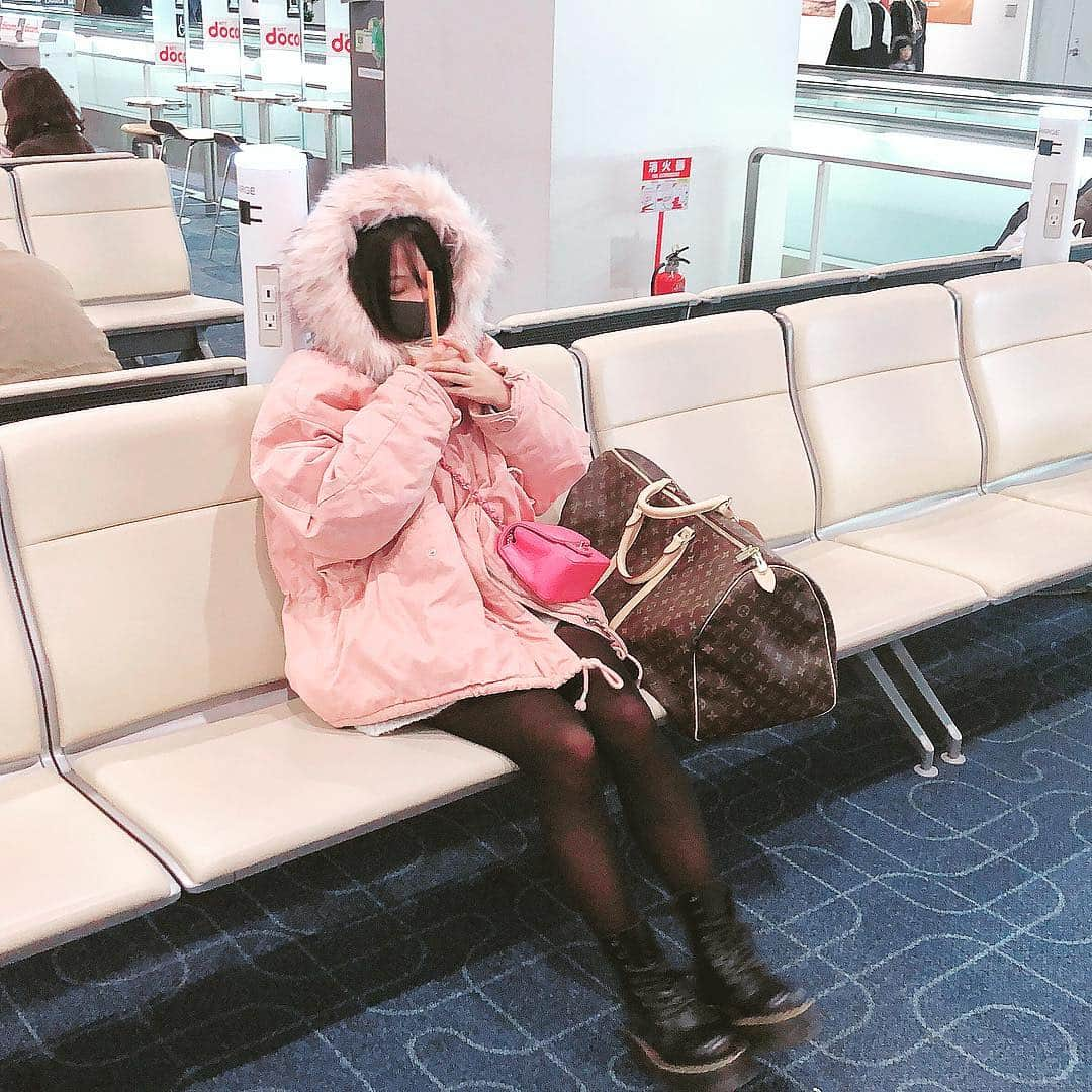 天木じゅんさんのインスタグラム写真 - (天木じゅんInstagram)「. . Good morning💓💗 Let's TOKUSHIMA✈️✈️ . . in HANEDA air port . . #天木code #羽田空港 #ボートレース鳴門」12月30日 7時03分 - jun.amaki