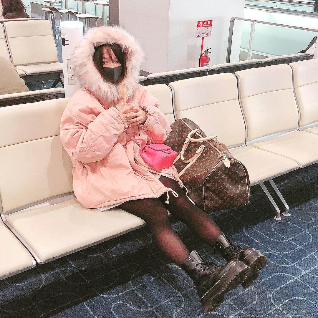 天木じゅんさんのインスタグラム写真 - (天木じゅんInstagram)「. . Good morning💓💗 Let's TOKUSHIMA✈️✈️ . . in HANEDA air port . . #天木code #羽田空港 #ボートレース鳴門」12月30日 7時03分 - jun.amaki