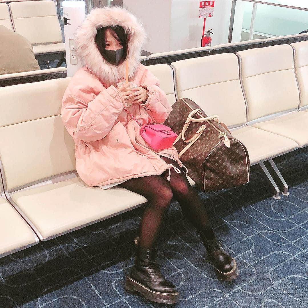 天木じゅんさんのインスタグラム写真 - (天木じゅんInstagram)「. . Good morning💓💗 Let's TOKUSHIMA✈️✈️ . . in HANEDA air port . . #天木code #羽田空港 #ボートレース鳴門」12月30日 7時03分 - jun.amaki