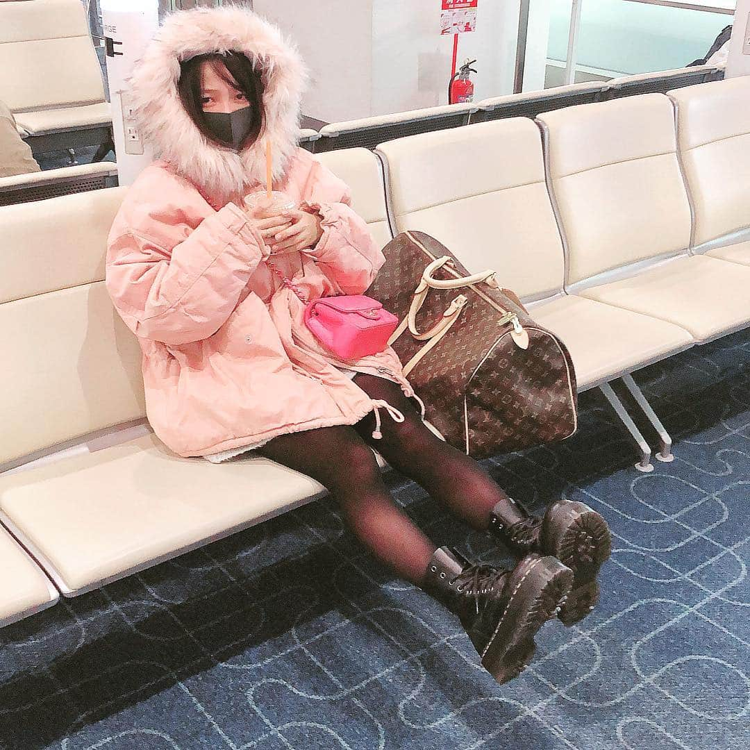 天木じゅんさんのインスタグラム写真 - (天木じゅんInstagram)「. . Good morning💓💗 Let's TOKUSHIMA✈️✈️ . . in HANEDA air port . . #天木code #羽田空港 #ボートレース鳴門」12月30日 7時03分 - jun.amaki