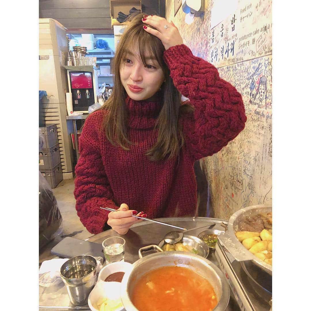 上西星来さんのインスタグラム写真 - (上西星来Instagram)「だーい好きなホルモン！ 本場のホルモンを食べてきた😊💓 ぷりぷりであまーくてびっくり！ 美味しすぎた、、、 お酒も美味しかった！ 締めの卵と絡めて食べるご飯がスプーンが止まらなくなるくらい美味しかったの！ ・ ・ 髪の毛はニット帽の影響ですごくぐしゃぐしゃです😳笑 Seira¨̮♡︎ #韓国 #韓国旅行 #コプチャン #ホルモン」12月30日 14時37分 - seira_jonishi_tpd