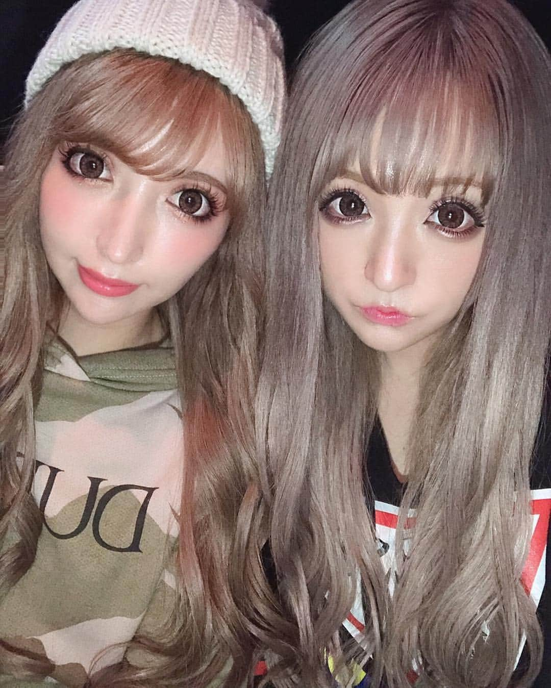 桜井莉菜さんのインスタグラム写真 - (桜井莉菜Instagram)「最近ちかと同じバーにずっと居たなぁ🤭💕 同じ店に通ってる人達には、背景とかで店がバレとる🤣w ここでの写メっしょってよく言われる🤣 何でバレるんだ🤔w まったりしたバーが好きなんだよねェ。 カフェ代わりに使ってる☕️ 年末はみんな実家に帰ってるから暇でしゃーない🙄🙄🙄 年末年始仕事で全然いーのに👶✨ ストーリーで載せたゲームばっかしてしまうわ🤭  #年末#暇#ゲーム」12月30日 9時50分 - rina__sakurai