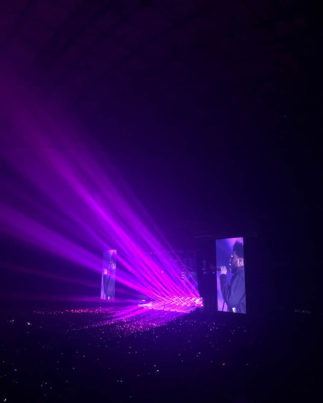 ファンウ・スルヘのインスタグラム：「The weeknd concert ❤️#theweeknd #concert」