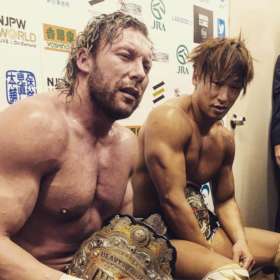 新日本プロレスさんのインスタグラム写真 - (新日本プロレスInstagram)「#Kenny and #IBUSHI!!⭐️❤️ 灼熱の“年内最終マッチ”に場内大熱狂！  最後はゴールデン☆ラヴァーズがオスプレイを撃破！  試合後、雪の中でケニーがクリスマスソング披露!! 12.15後楽園大会をスマホサイトで独占詳報中！ @njpw1972  #njwk13 #njpw #新日本プロレス #プロレス #後楽園ホール」12月15日 22時44分 - njpw1972