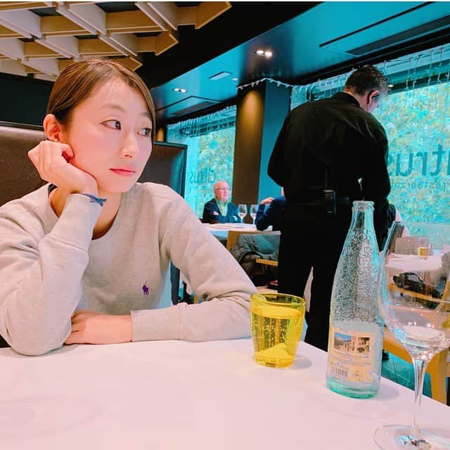 松村加南子さんのインスタグラム写真 - (松村加南子Instagram)「先日妹といったスペイン旅行🇪🇸 . 到着して１食目は、グラシア通りに面した #citrus というお店で美味しいスペイン料理を🍽 . 店員さんにおすすめされたパンも絶品！ . デザートいらないというと『なんで？！とっても美味しいのに…』ってすごく悲しい顔されたので、まんまとチョコレートケーキまでぺろり😋（そしてほんとにとっても美味しかった…） . . . #グラシア #グラシア通り #バルセロナ #スペイン #barcelona #旅 #旅行 #女子旅 #travel #trip #travelers #スペイン #バルセロナ #vacation  #holiday #薬剤師 #薬剤師グラドル #加南子 #genic_spain #visitspain #いつも心にスペイン #旅muse_spain」12月15日 23時24分 - matsumurakanako