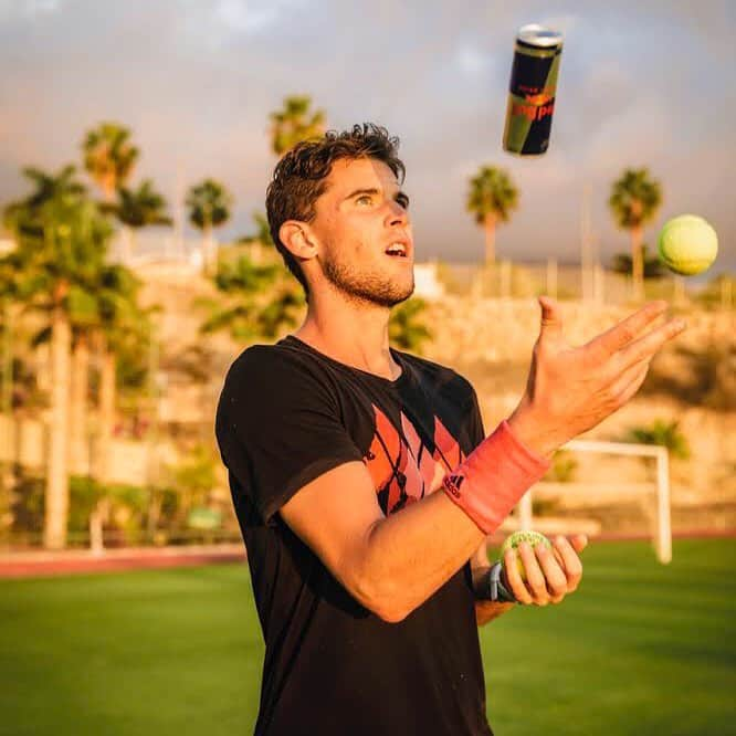 ドミニク・ティエムさんのインスタグラム写真 - (ドミニク・ティエムInstagram)「I was missing one ball so I had to improvise...🎾 #preseason #tenerife #heretocreate #givesyouwings #4ocean」12月16日 0時24分 - domithiem